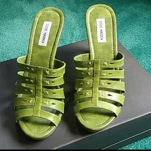 STEVE MADDEN STACK HEEL SLIDES